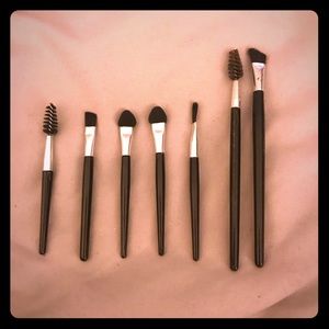 Mini travel brush set